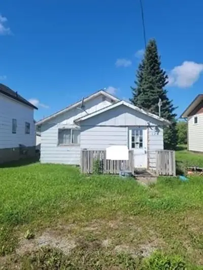 Detached in Atikokan