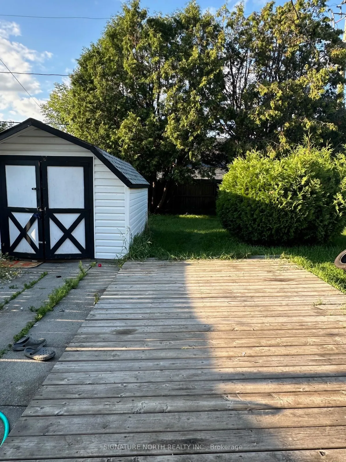 Detached in Thunder Bay
