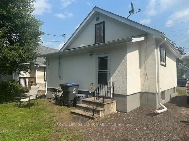 Detached in Thunder Bay