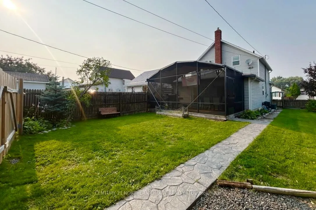 Detached in Fort Frances