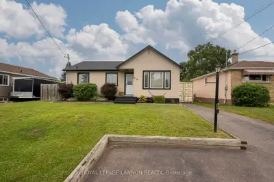 Detached in Thunder Bay