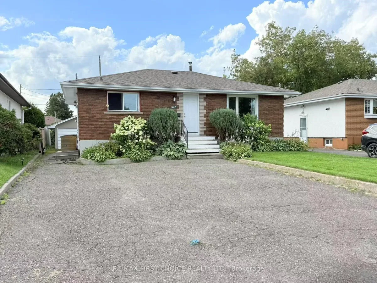 Detached in Thunder Bay