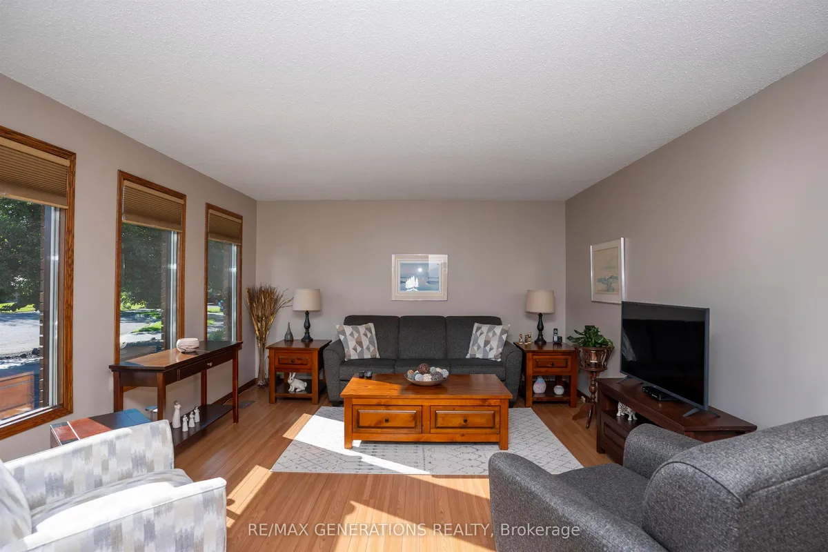 Detached in Thunder Bay