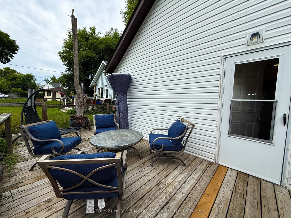 Detached in Kenora
