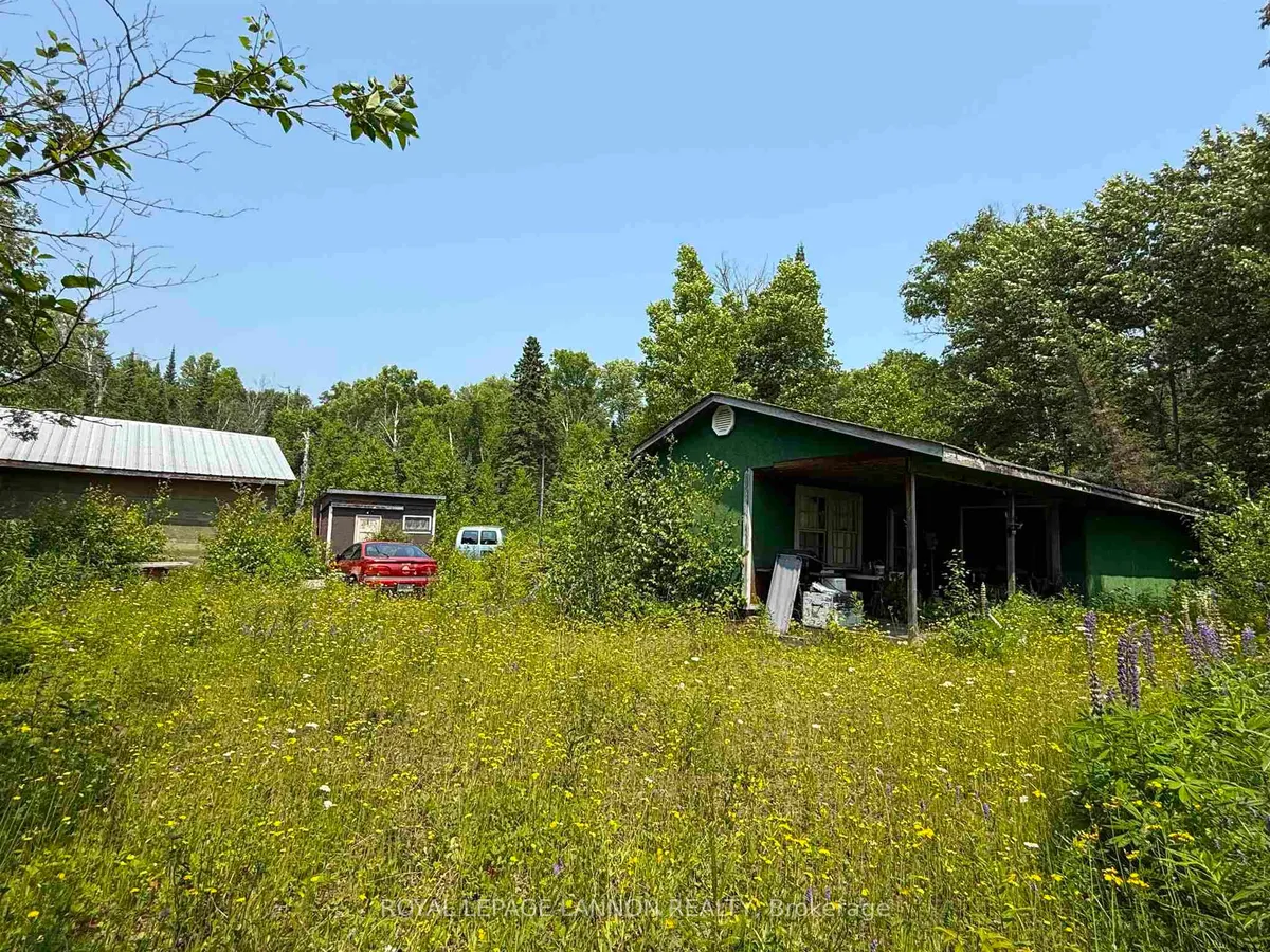 Detached in Thunder Bay Remote Area