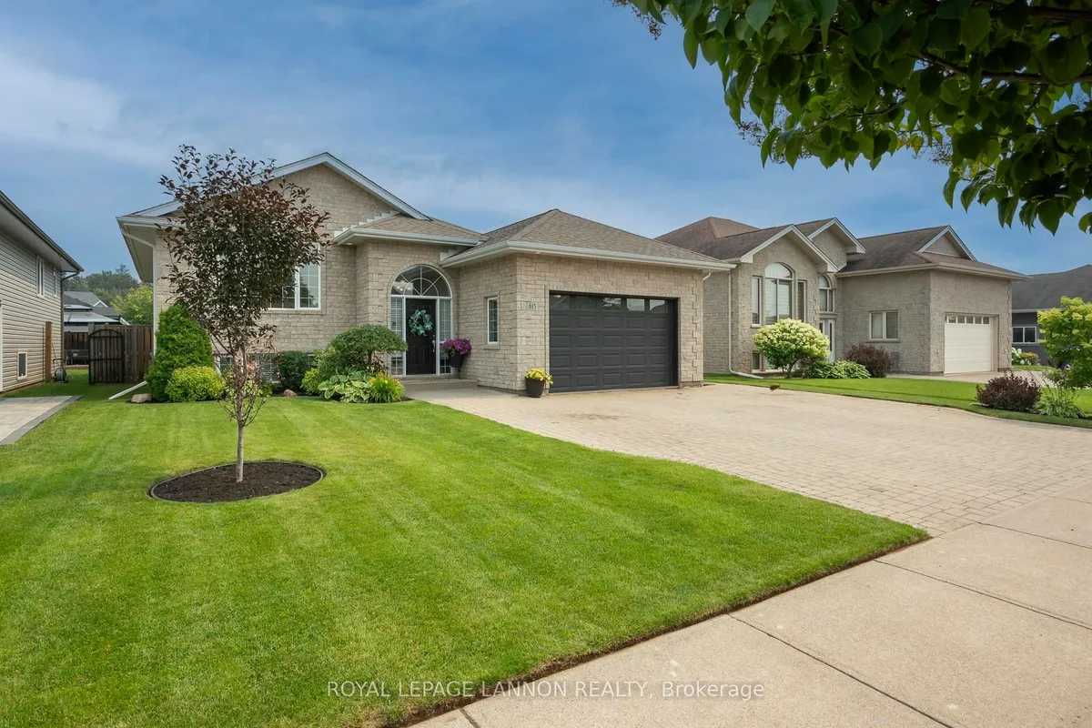 Detached in Thunder Bay