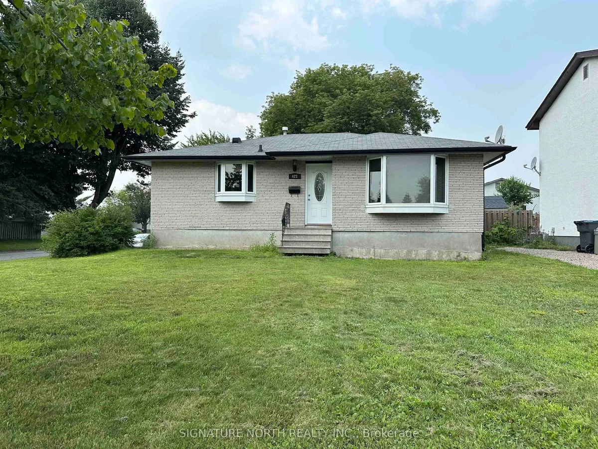 Detached in Thunder Bay