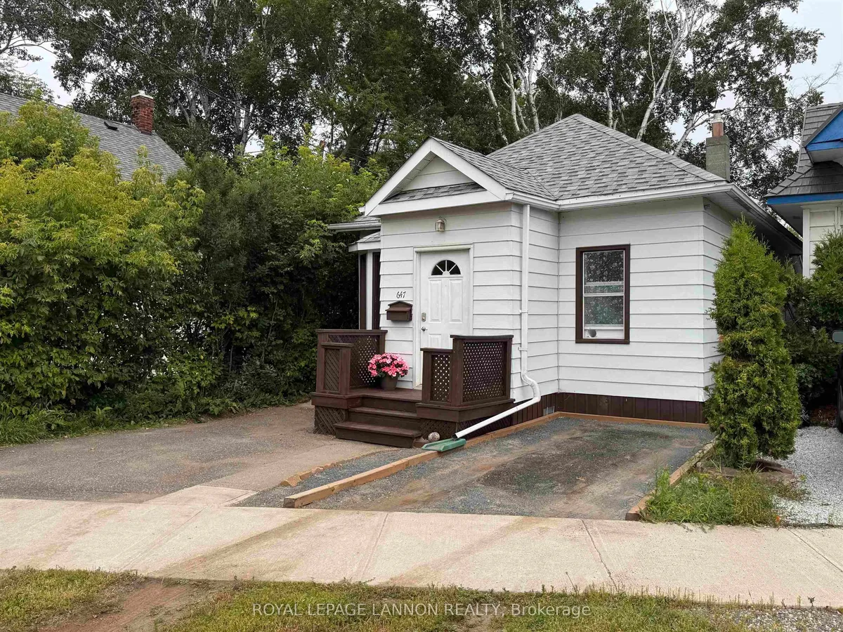 Detached in Thunder Bay