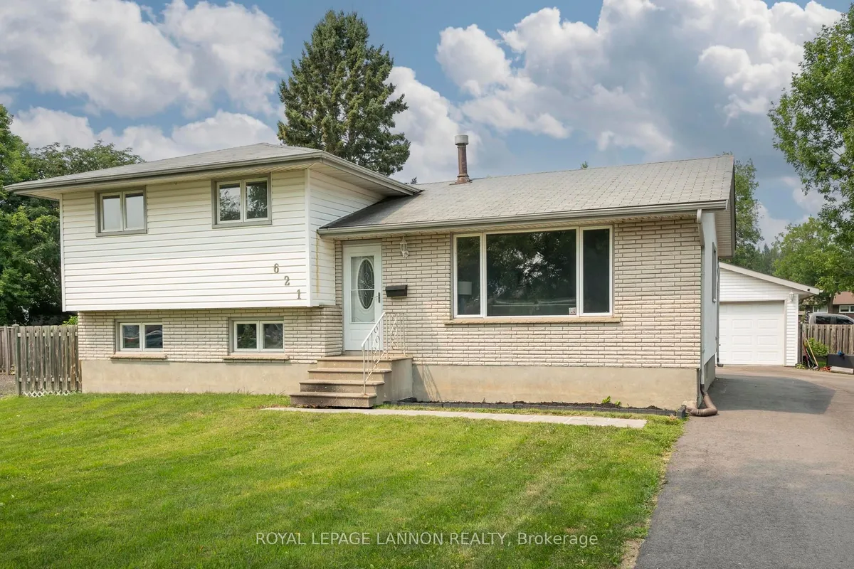 Detached in Thunder Bay