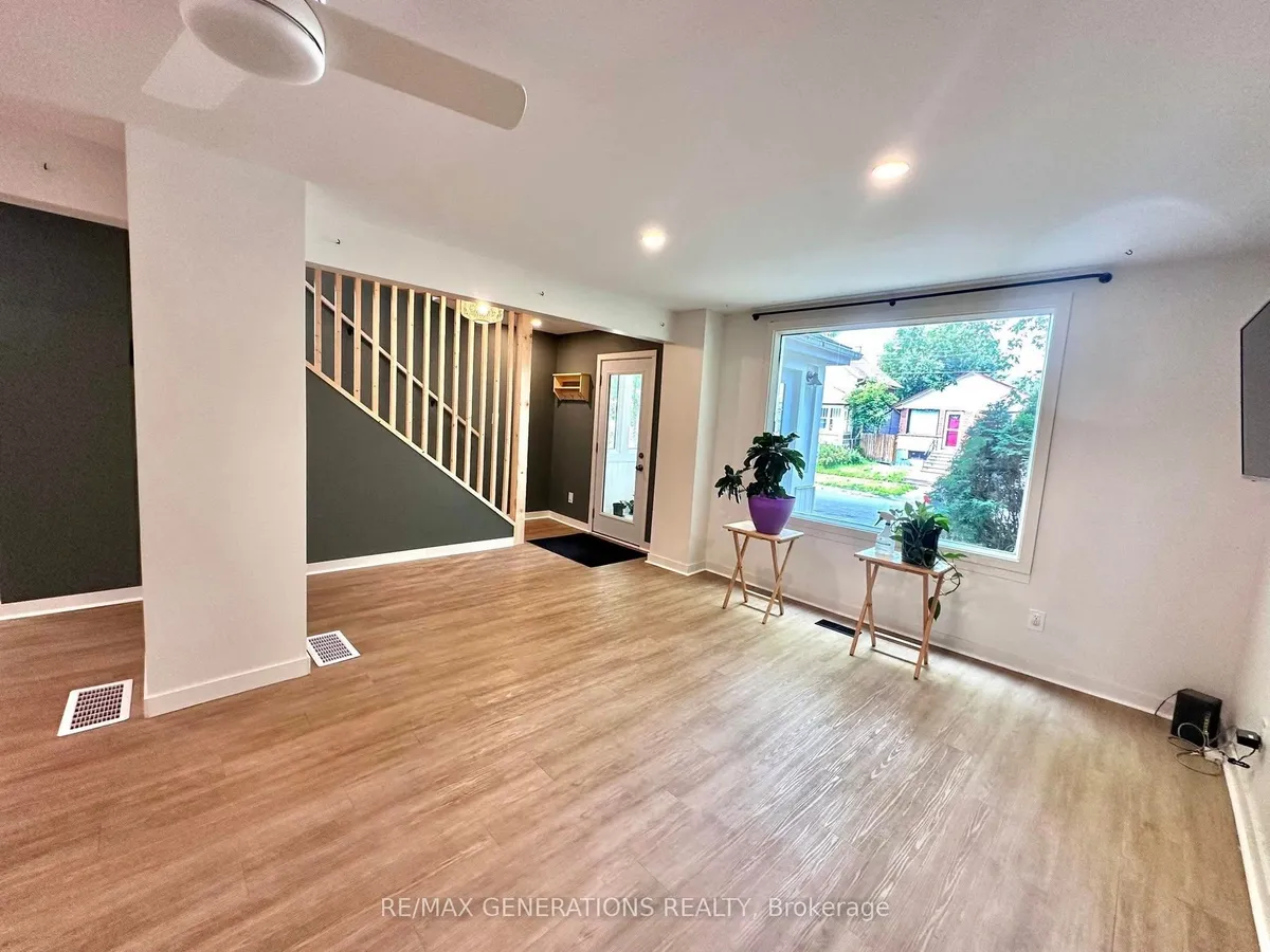Detached in Thunder Bay