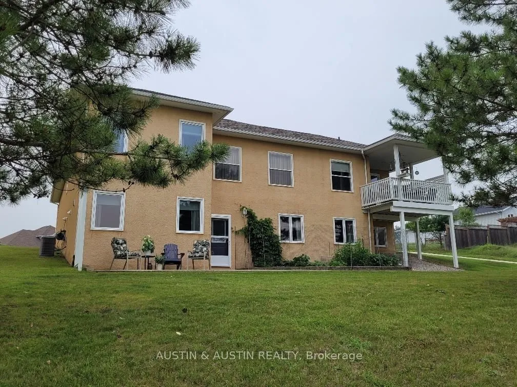 Detached in Dryden
