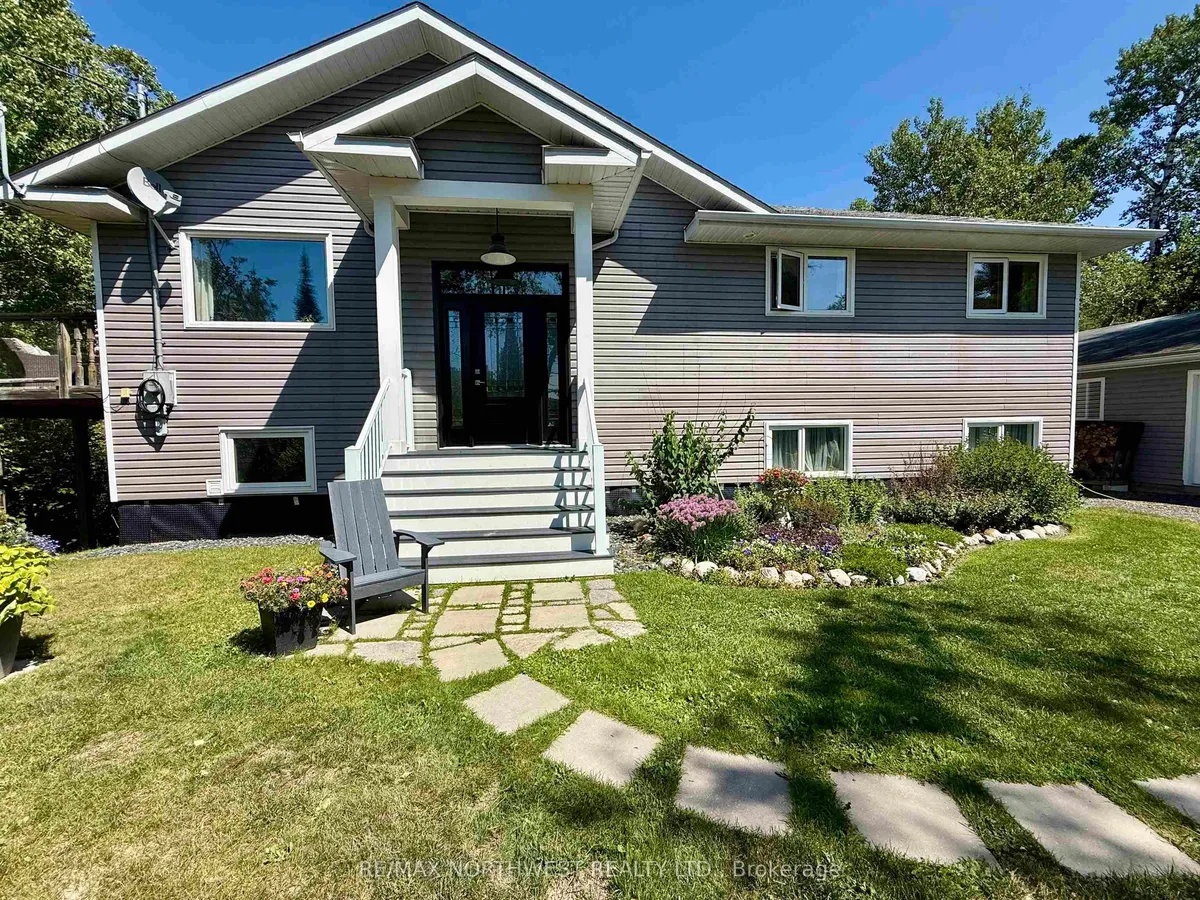 Detached in Kenora