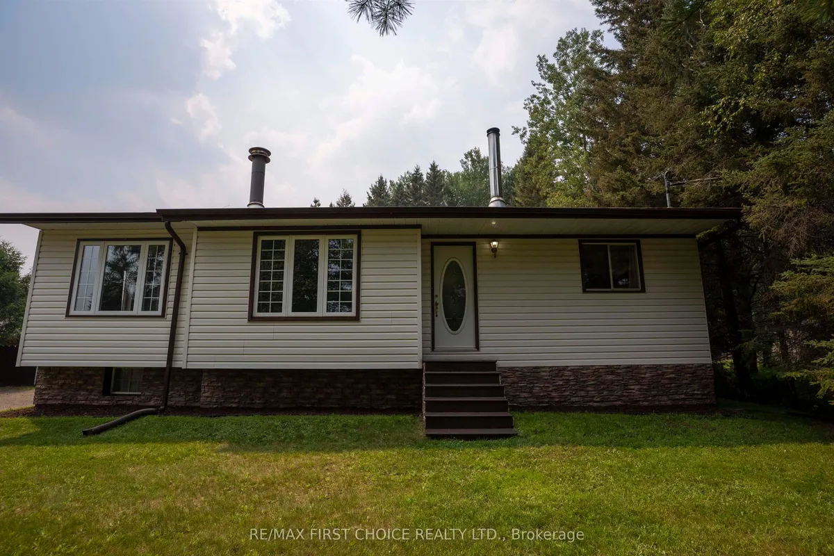 Detached in Thunder Bay
