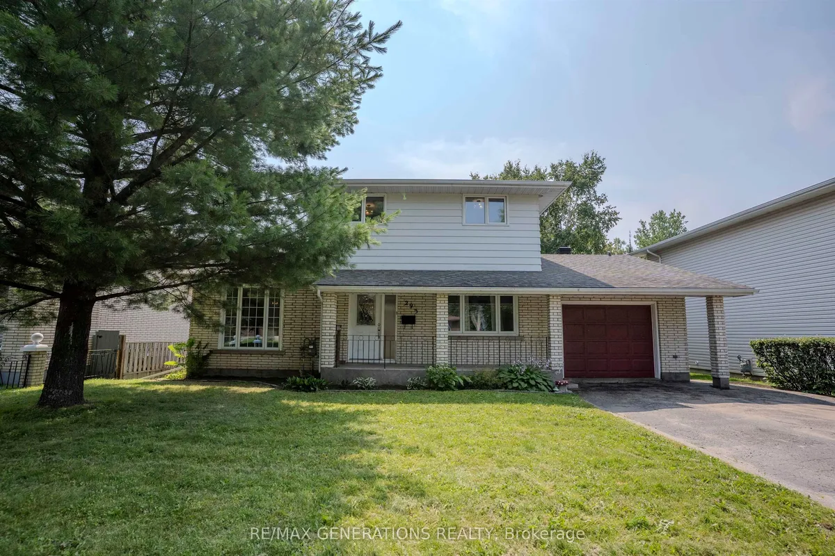 Detached in Thunder Bay