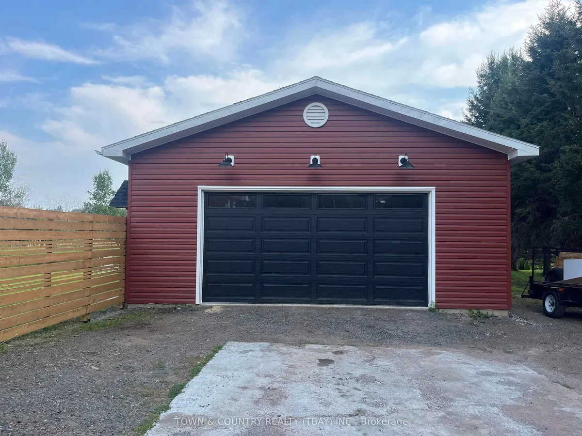 Detached in Thunder Bay
