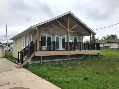 Detached in Greenstone