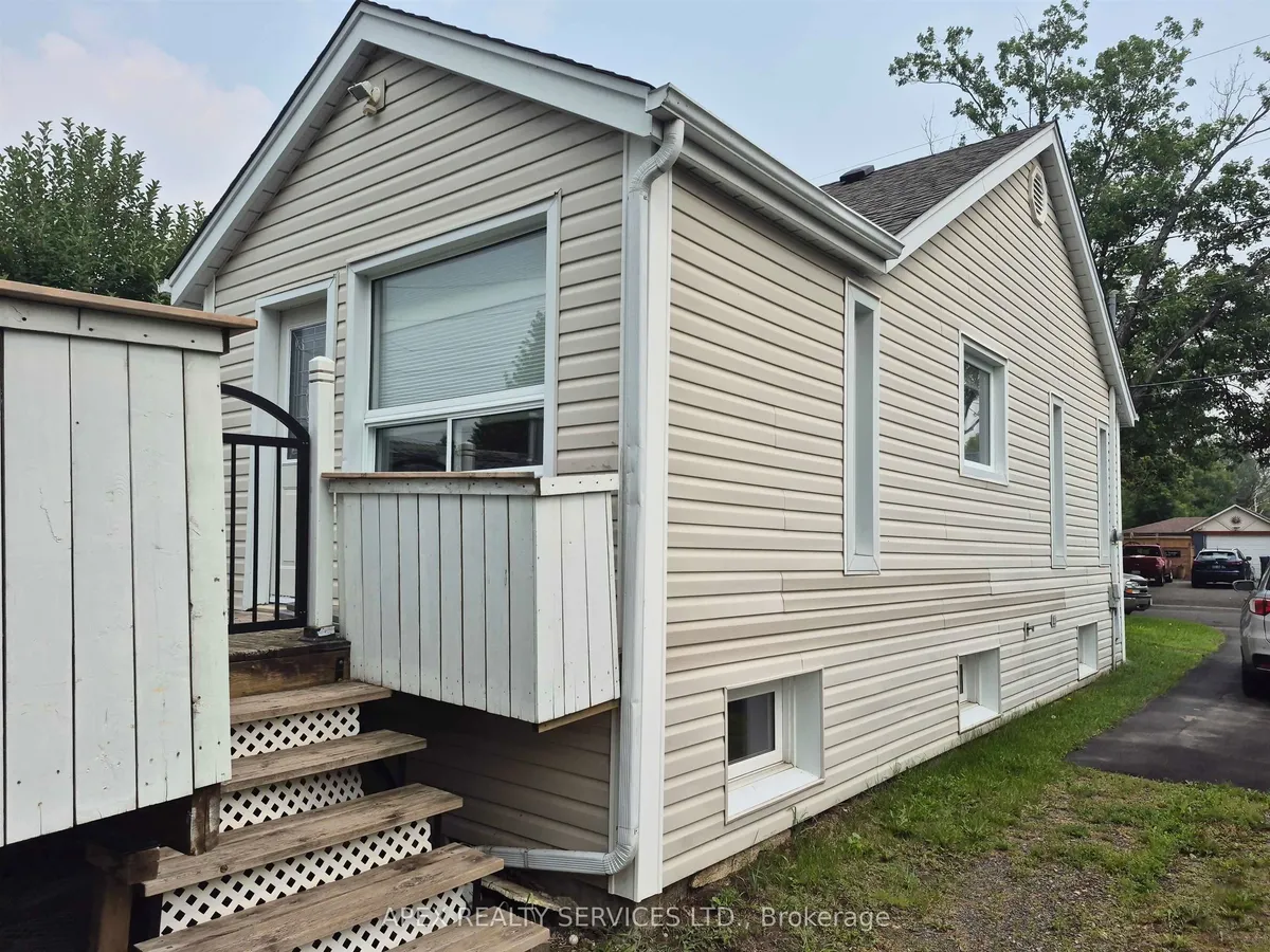 Detached in Thunder Bay