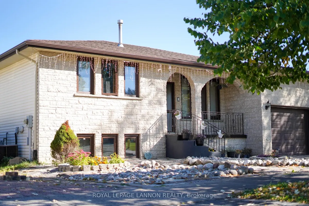 Detached in Thunder Bay