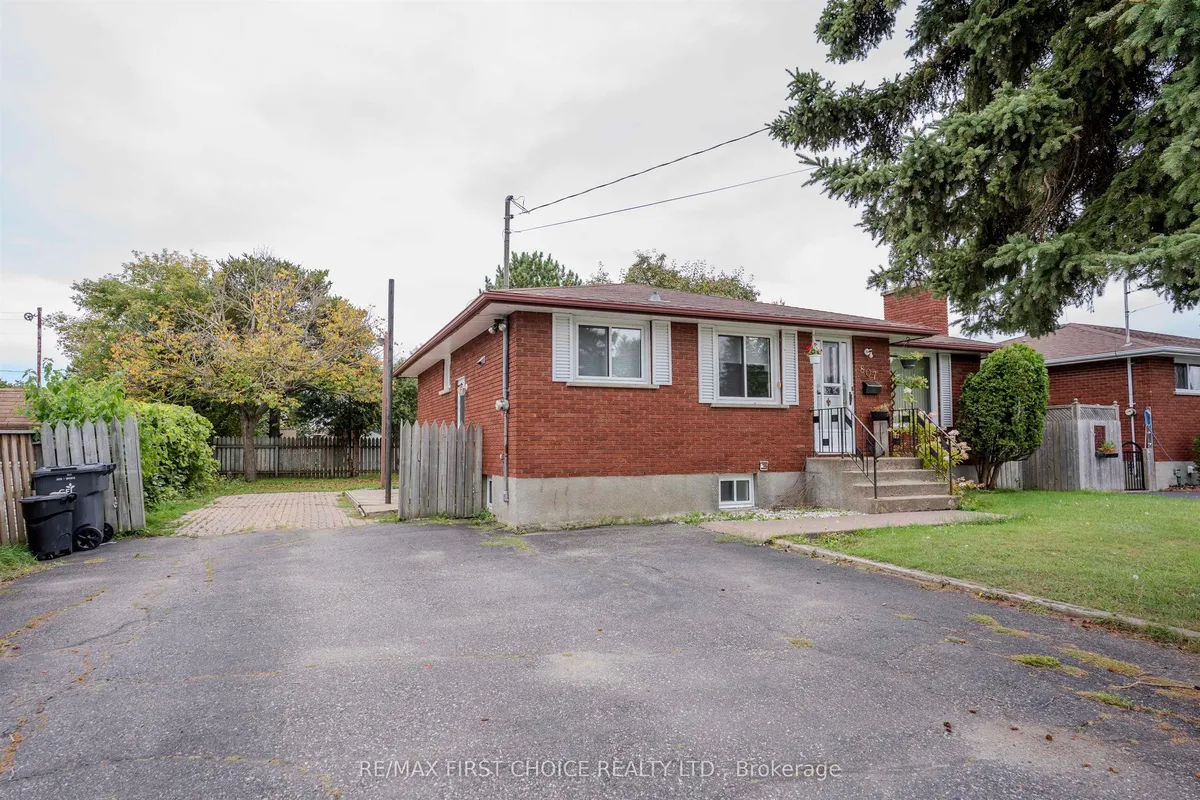 Detached in Thunder Bay