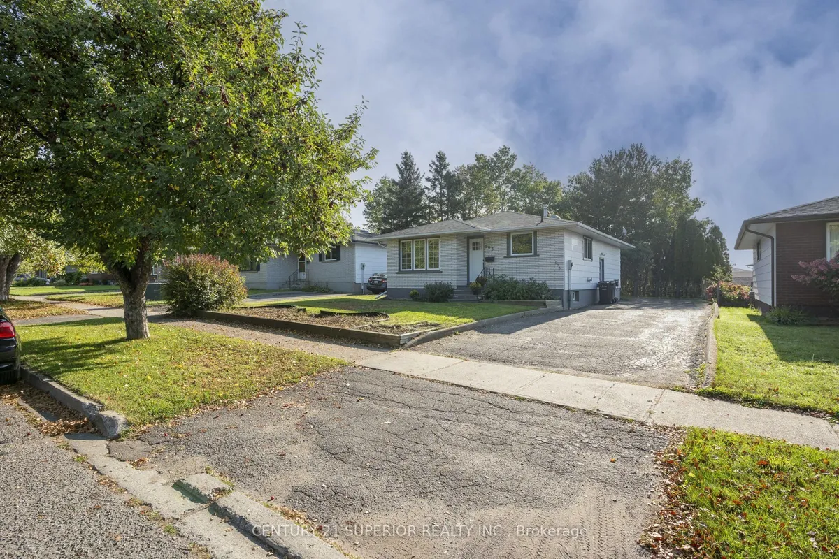 Detached in Thunder Bay