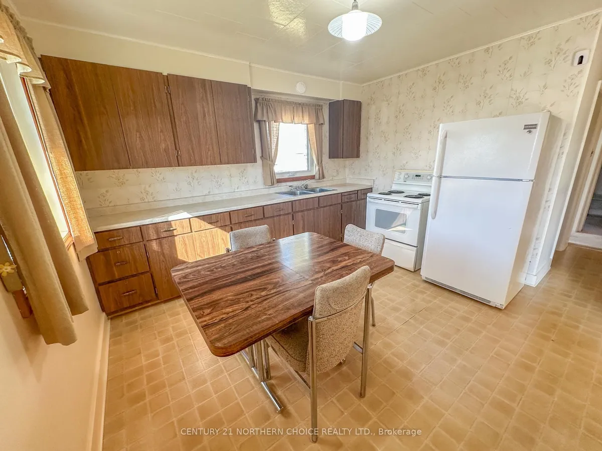 Detached in Kenora