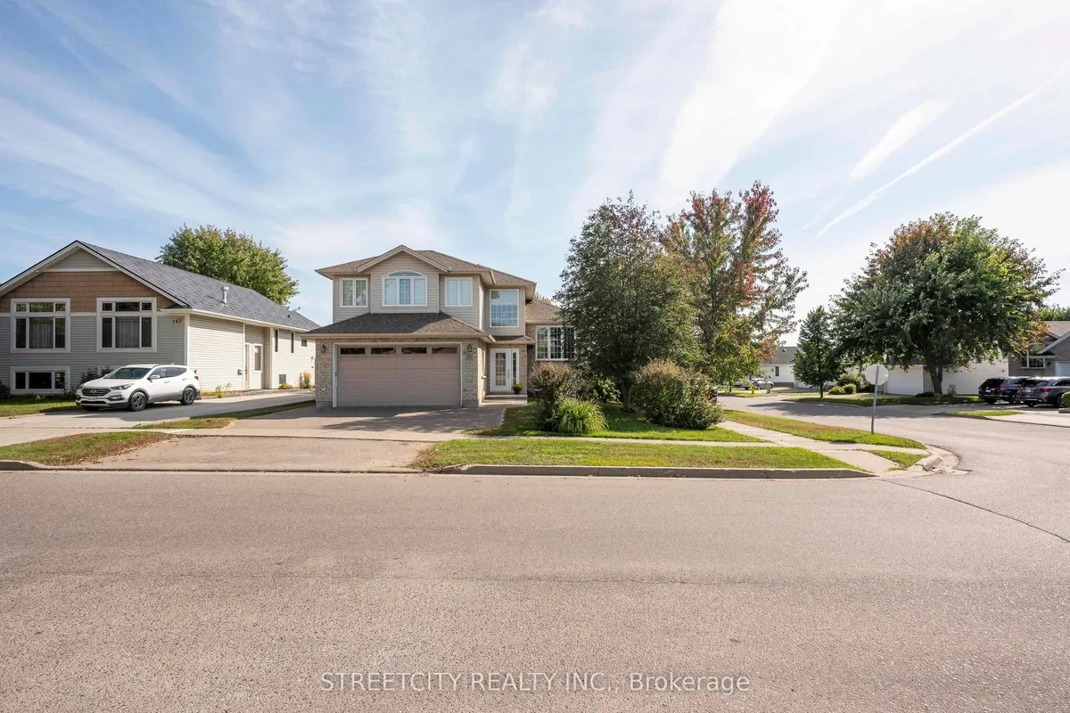 Detached in Thunder Bay