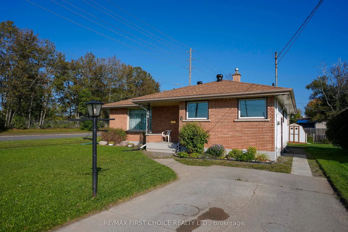 Detached in Thunder Bay