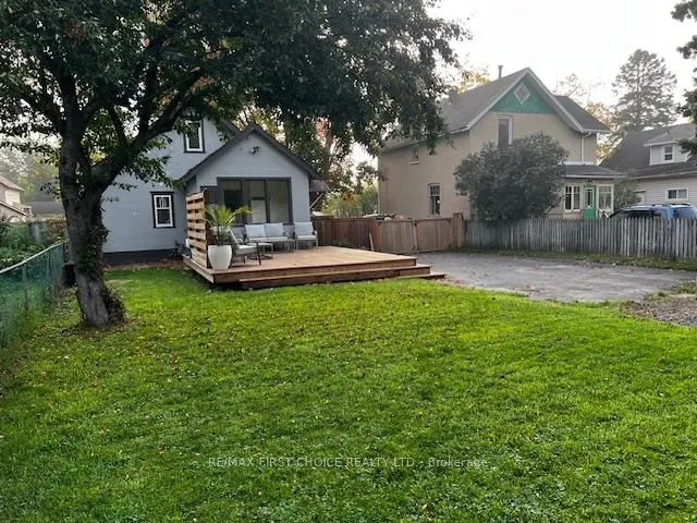 Detached in Thunder Bay