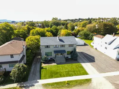 Duplex in Thunder Bay