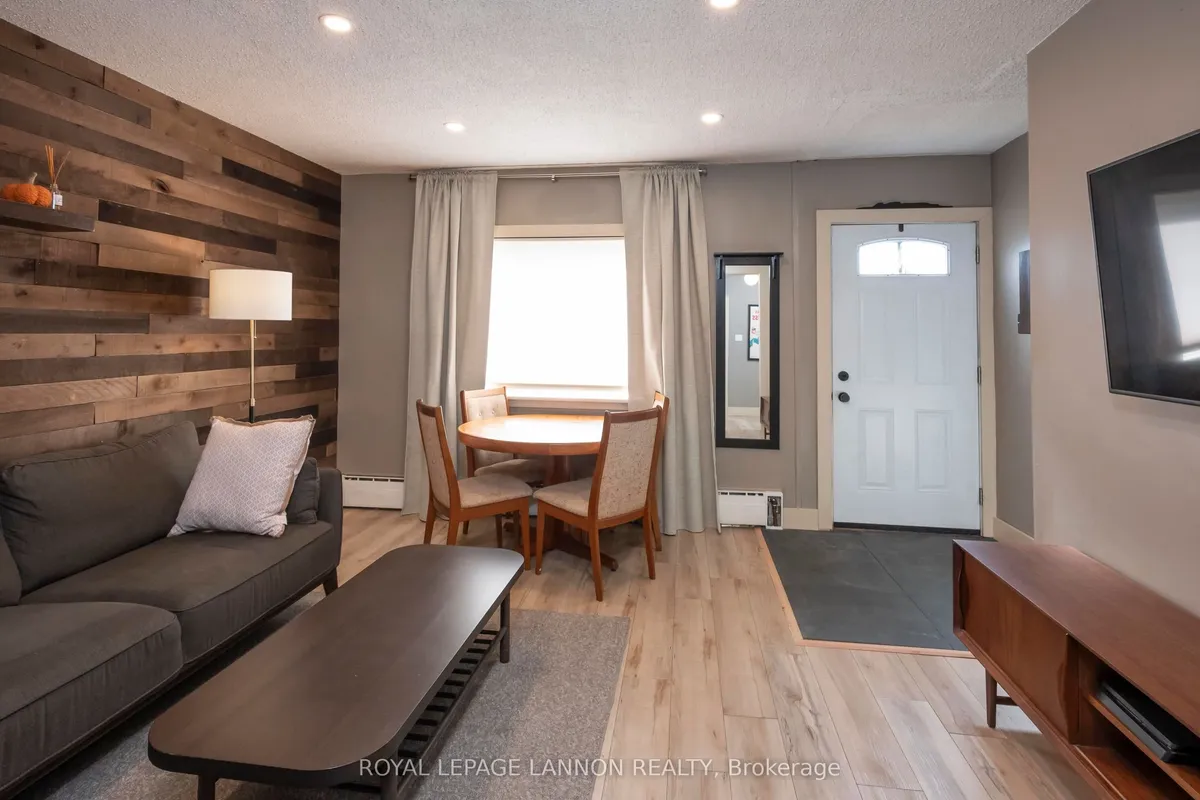 Detached in Thunder Bay