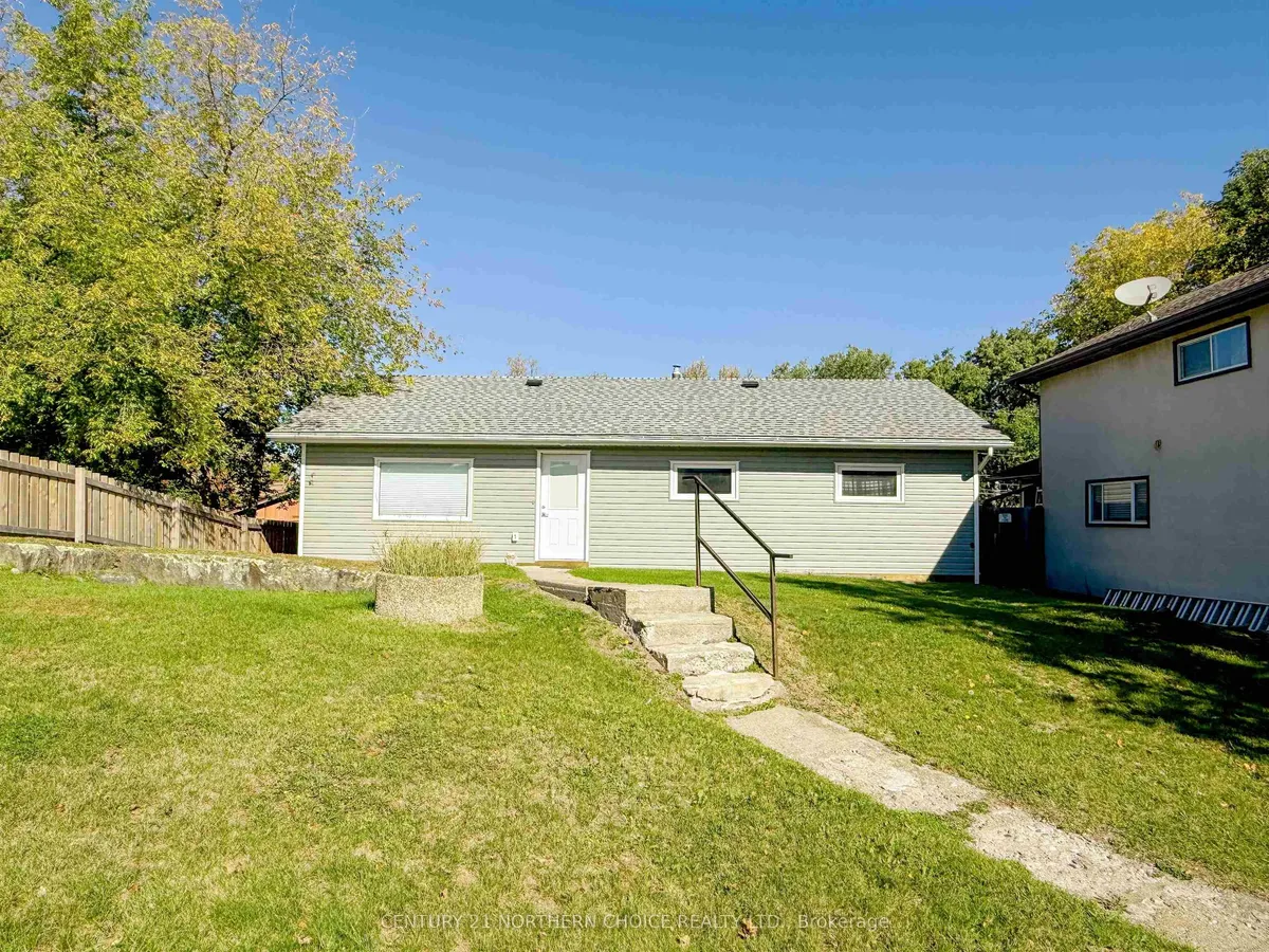 Detached in Kenora