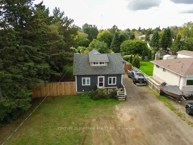 Detached in Thunder Bay