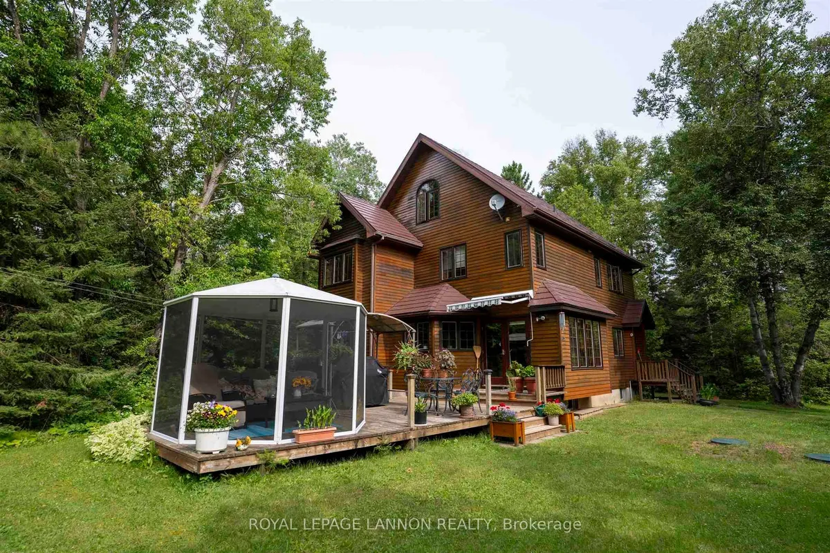 Detached in Thunder Bay
