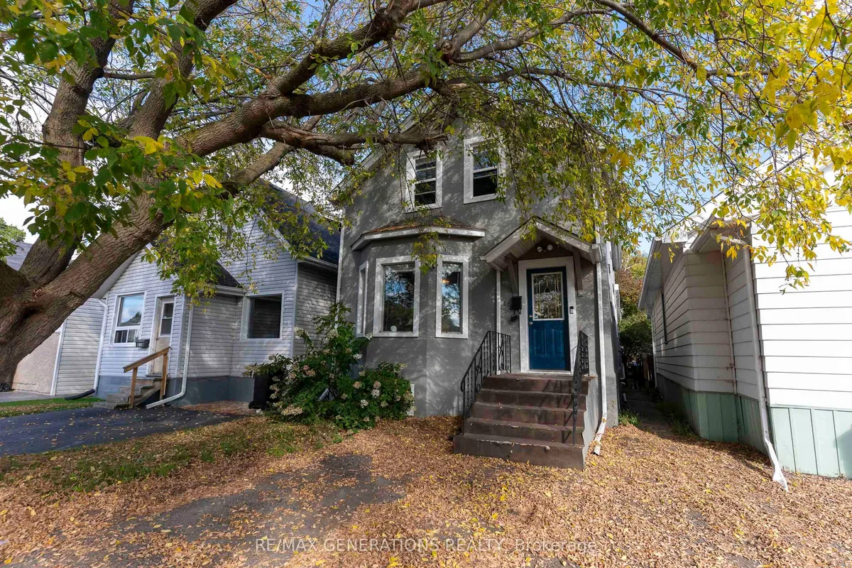 Detached in Thunder Bay
