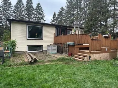 Detached in Thunder Bay