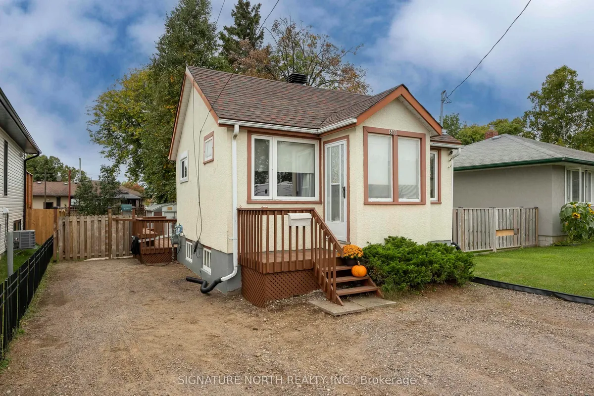 Detached in Thunder Bay