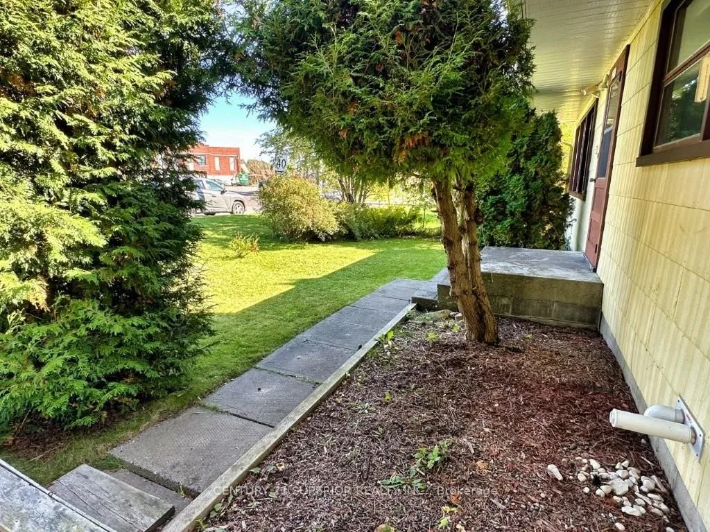 Detached in Nipigon