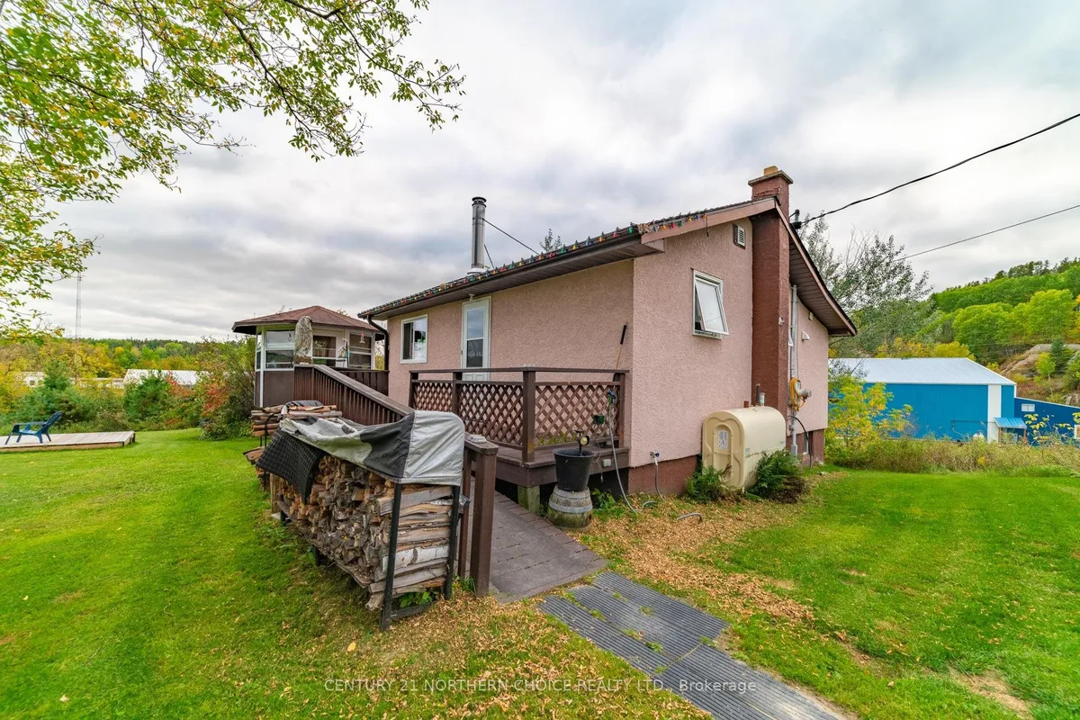 Detached in Kenora Remote Area