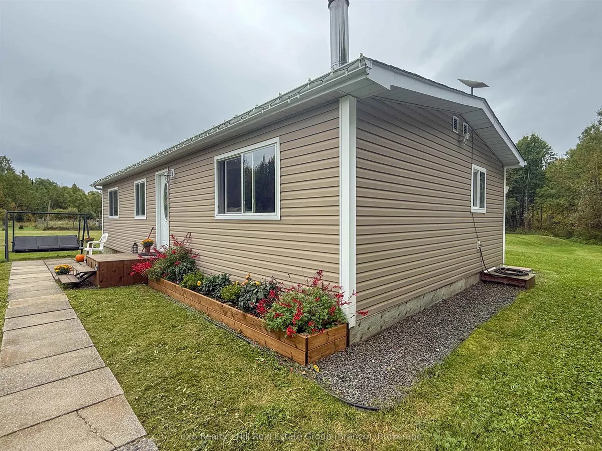 Detached in Neebing