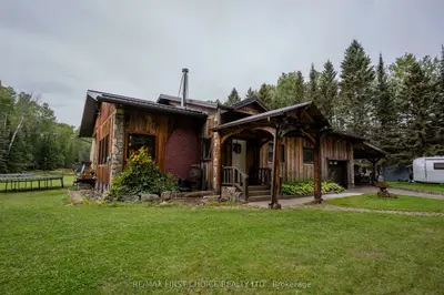 Detached in Thunder Bay