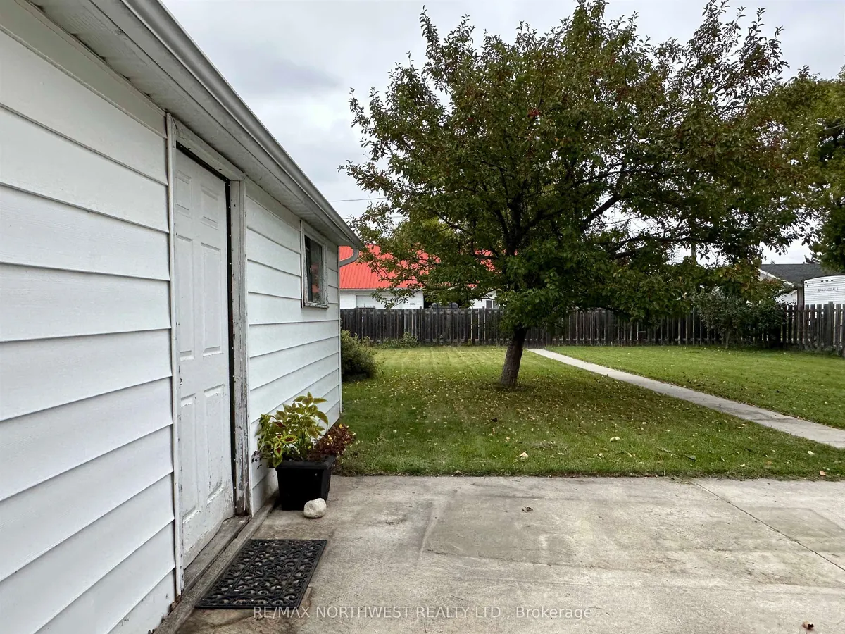Detached in Fort Frances