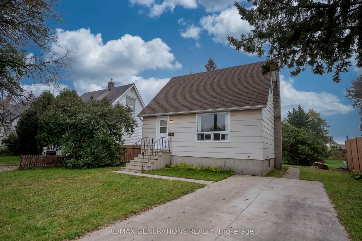 Detached in Thunder Bay