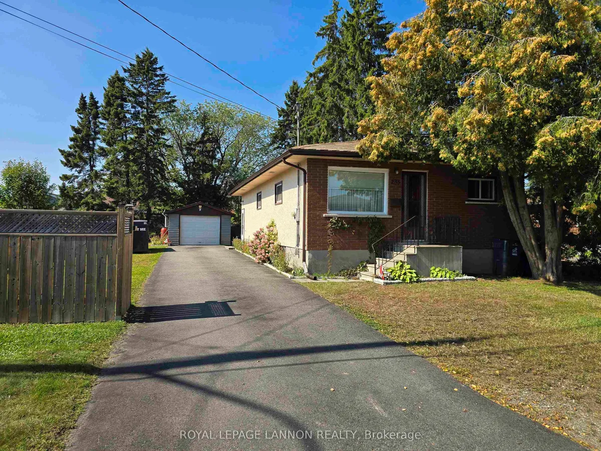 Detached in Thunder Bay