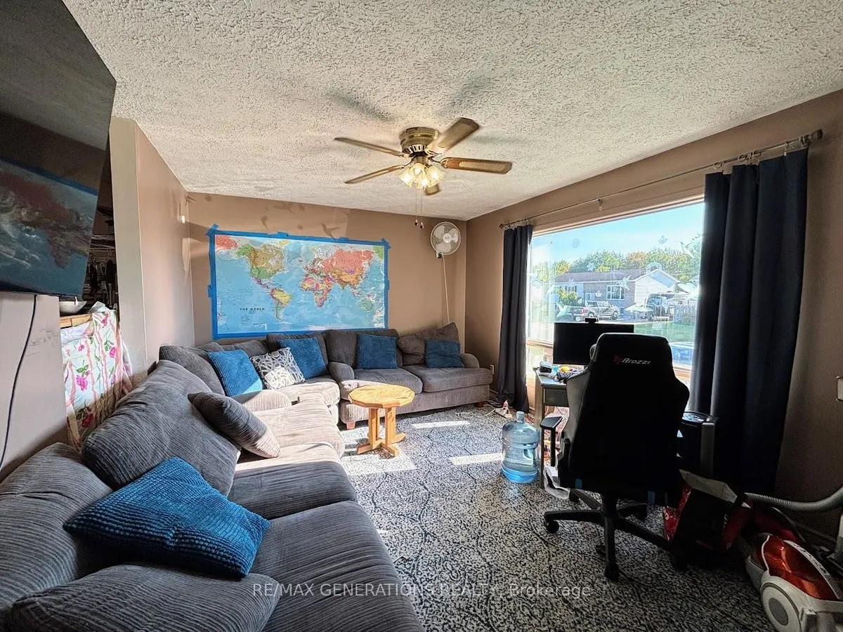 Detached in Manitouwadge