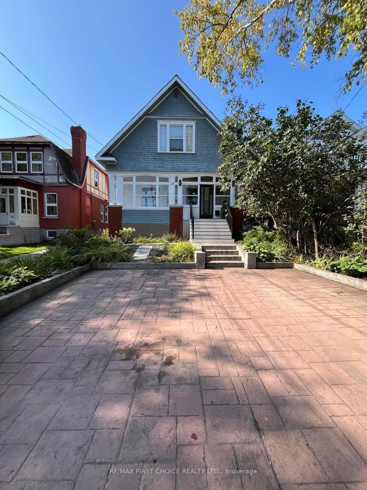 Detached in Thunder Bay