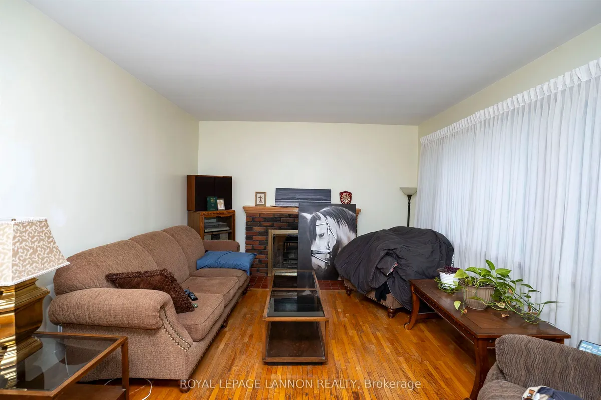 Detached in Thunder Bay
