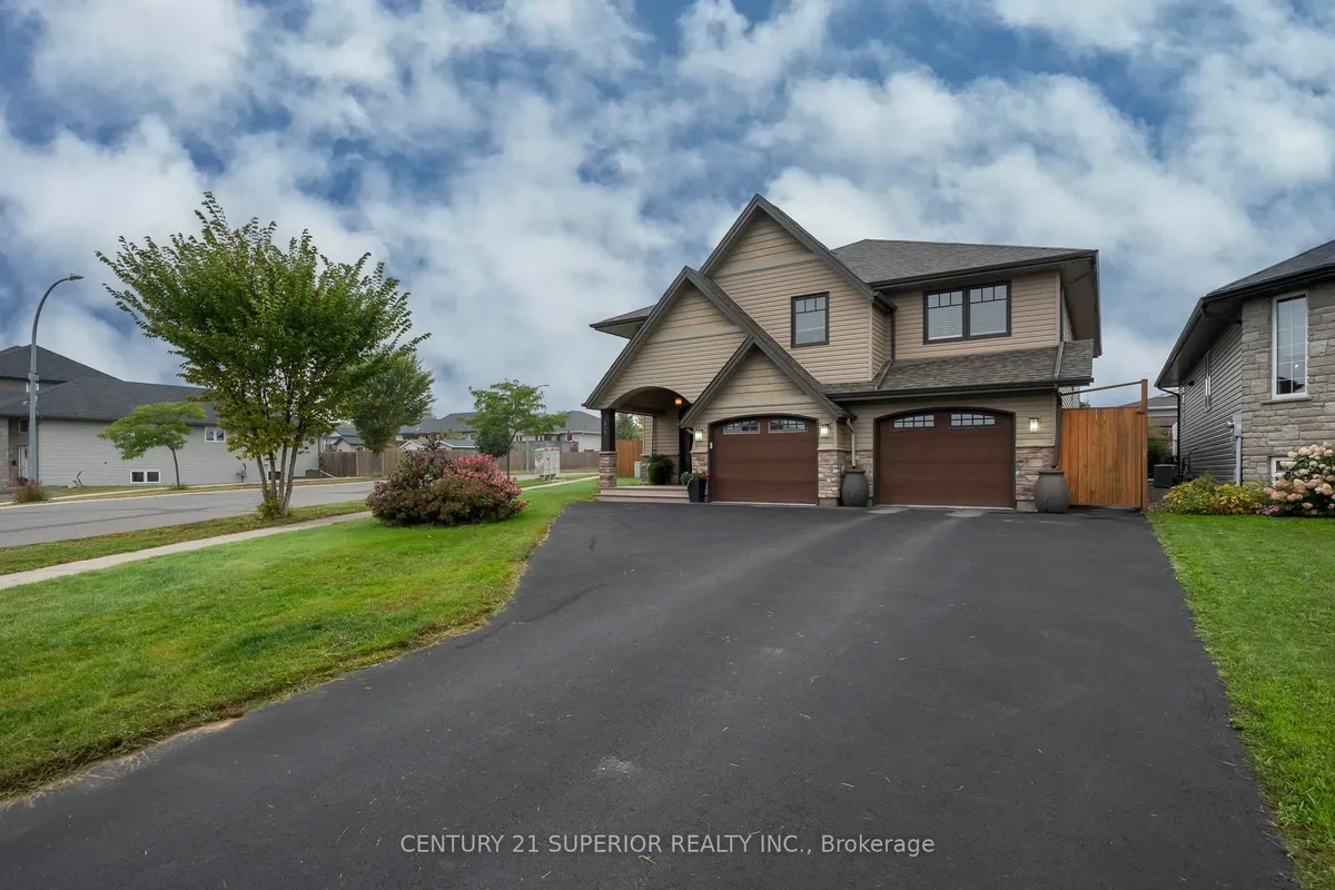 Detached in Thunder Bay