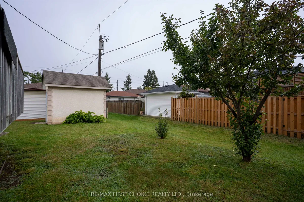 Detached in Thunder Bay