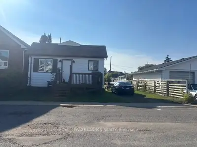 Detached in Thunder Bay