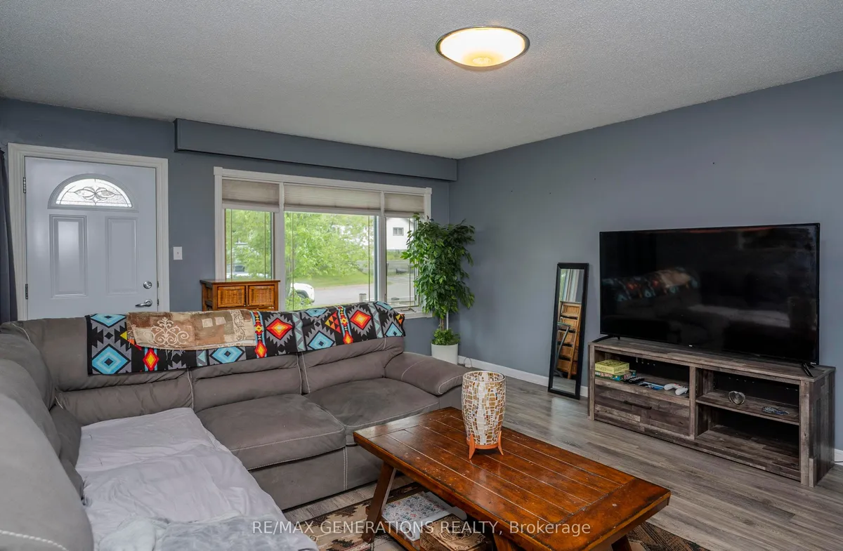 Detached in Thunder Bay